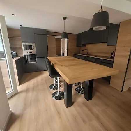 T3 Cosy Et Climatise Avec Vue Montagne Apartamento Moustajon